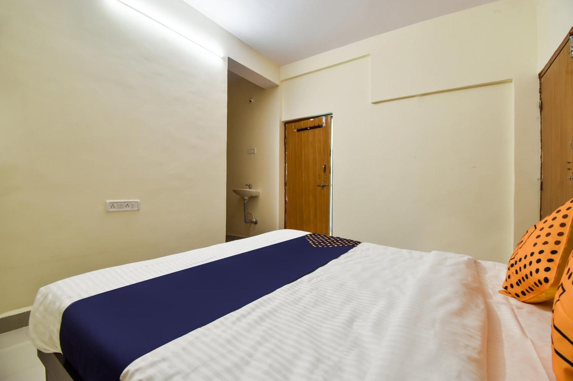 Spot On Carnival Resorts Rāipur Extérieur photo